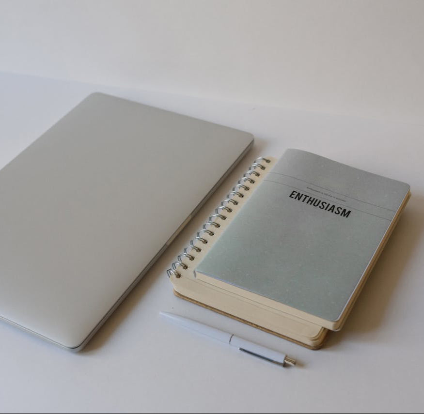 Vue du bureau de Studio Tarmac, symbole de réflexion et de création sur mesure
